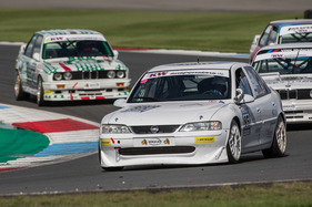 Opel Vectra STW (1997) an der Tourenwagen Classics Assen 2020 (1997)