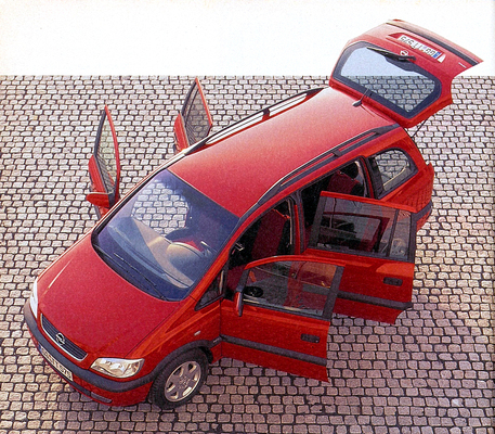 Bild: Opel Zafira (1999) – bequemer Einstieg auch ohne Schiebetüren