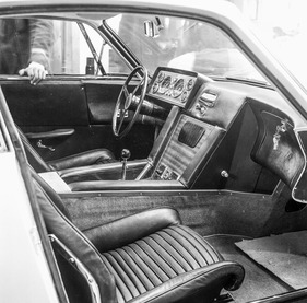 Oppulentes Cockpit eines Prototypen - Genfer Automobilsalon 1965