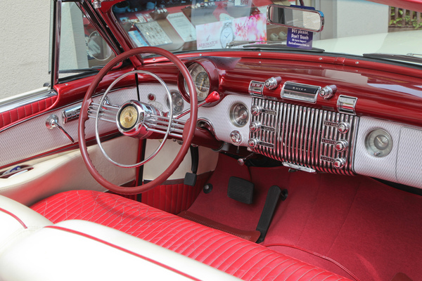 Oppulentes Interieur eines offenen Buick - Oldtimer in Obwalden (O-iO) 2018