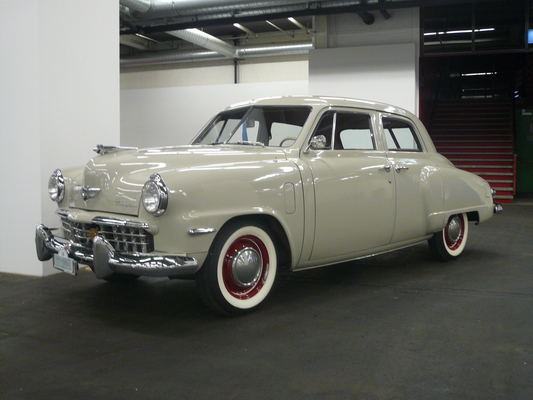 Bild: Originalgerecht erhalten wie er einst oft im Schweizer Verkehr anzutreffen war: Studebaker Champion von 1949 - RAID Concours d'Elégance in Basel am 27. August 2014