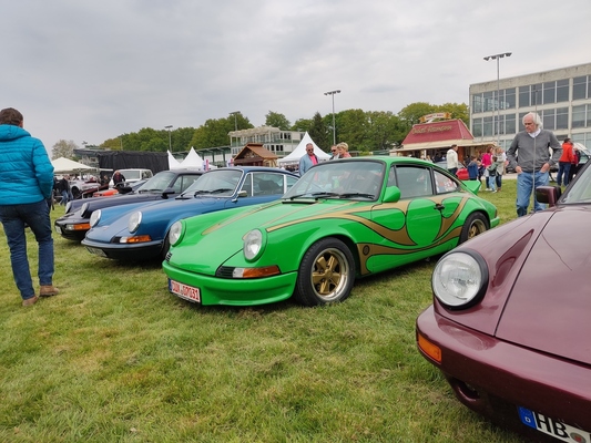 Originalzustand ist nicht verpflichtend. In Dinslaken fanden sich auch viele zeitgenössisch modifizierte Fahrzeuge – Porsche-Treffen Dinslaken 2022