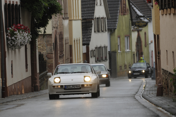 Ortsdurchfahrt im Porsche 944 - bei der Ludwigshafen-Etappe an der Creme21 2015