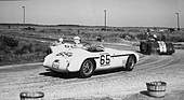 Osca MT4 1450 (1954) - Gesamtsieger Stirling Moss im OSCA MT4 mit Nummer #56 kam hier kurz ab der Strecke... (12 Stunden von Sebring 1954)
