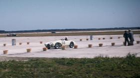 Osca MT4 1450 (1954) - Gesamtsieger des Jahres 1954 - Stirling Moss am Steuer eines OSCA MT4 (12 Stunden von Sebring 1954)