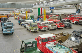 PS.Speicher Einbeck: Im Depot Lkw + Bus werden nicht nur Lastwagen und Busse, sondern auch Baumaschinen und Motoren gelagert.