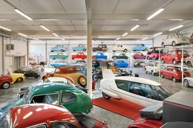 PS.Speicher Einbeck: Selbstverständlich haben auch Kleinwagen und Kuriositäten ihren Platz im PS.Speicher.