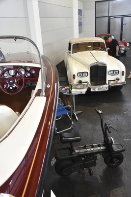 Image: Pack 2 Italjet together with Bentley S3 Drophead Coupé from 1963 and boat Boesch 620 Cabrio DeLuxe 95 - Klassikwelt Bodensee 2017