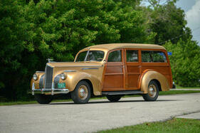 Packard 110 Deluxe Station Wagon (1941) - als Lot 213 angeboten an der Bonhams Amelia Island Versteigerung am 3. März 2022