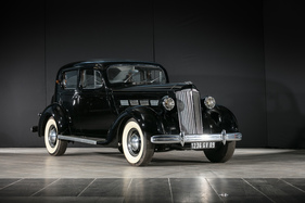Packard 120 Berline séparation chauffeur (1937) - als Lot 161 angeboten an der Artcurial André Trigano Collection 2020 Versteigerung am 13. September 2020