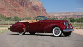 Packard 1703 Super Eight Darrin Convertible Victoria (1939) - als Lot 232 angeboten an der Broad Arrow Auctions Radius Monterey Versteigerung am 17./18. August 2023
