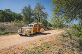 Packard 1900 One-Ten Station Wagon by Hercules (1941) - als Lot 107 an der RM Sotheby’s Monterey Auction 2026 Packard 1900 One-Ten Station Wagon by Hercules (1941) - als Lot 107 an der RM Sotheby’s Monterey Auction 2026