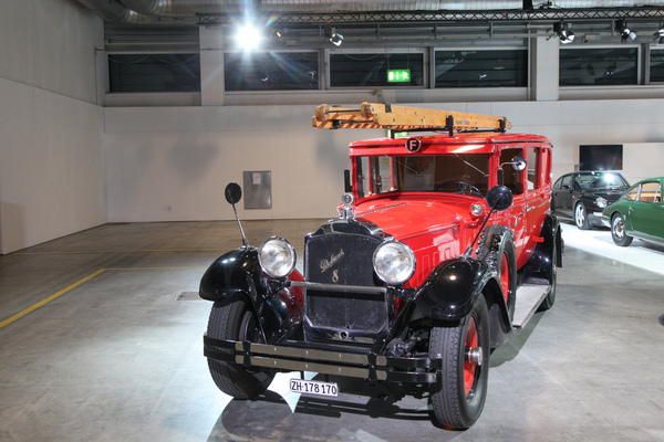 Image: Packard 8 fire engine in the Classic Hall - Auto Zürich 2021