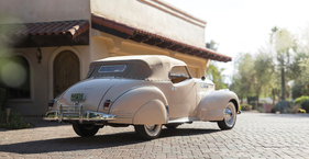 Packard Custom Super Eight One Eighty Convertible Victoria Darrin (1941) - als Lot 257 an der RM/Sotheby's Arizona Versteigerung am 19. Januar 2018