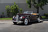 Packard Custom Super Eight One Eighty Convertible Victoria by Darrin (1941) - angeboten als Lot 272 an der RM/Sotheby's-Versteigerung in Monterey am 16. August 2019 (© Karissa Hosek - Courtesy RM/Sotheby's, 2019) Packard Custom Super Eight One Eighty Convertible Victoria by Darrin (1941) - angeboten als Lot 272 an der RM/Sotheby's-Versteigerung in Monterey am 16. August 2019 (© Karissa Hosek - Courtesy RM/Sotheby's, 2019)