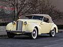 Bild: Packard Series 1701 One-Twenty Convertible Victoria (1939) - Lot 096 an der Bonhams "The Quail Auction" am 18. August 2023