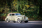 Bild: Packard Super Eight 160 Convertible Sedan (1940) - als Lot 037 angeboten an der Bonhams Scottsdale Versteigerung am 28. Januar 2016