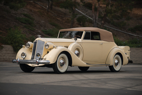 Packard Super Eight Convertible Victoria (1937) - als Lot 133 an der RM/Sotheby's Arizona Versteigerung am 18. Januar 2018
