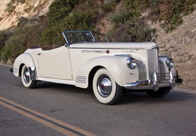 Packard Super Eight Darrin Convertible Victoria (1941) - angeboten an der RM Auktion von Monterey vom 19. und 20. August 2011