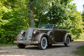 Packard Twelve Convertible Victoria (1937) - Lot 447 an der RM/Sotheby's Hershey Versteigerung vom 4./5. Oktober 2023
