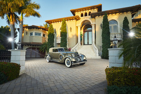Bild Packard Twelve Individual Custom Convertible Victoria by Dietrich (1934) - als Lot 161 an der RM/Sotheby's Amelia Island Versteigerung am 5. März 2022