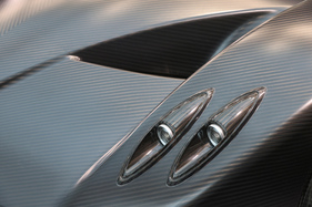 Pagani Huayra R (2021) - Scheinwerfer in der Kohlefaser-Karosserie eingebettet - 42. Auto e Moto d'Epoca 2025