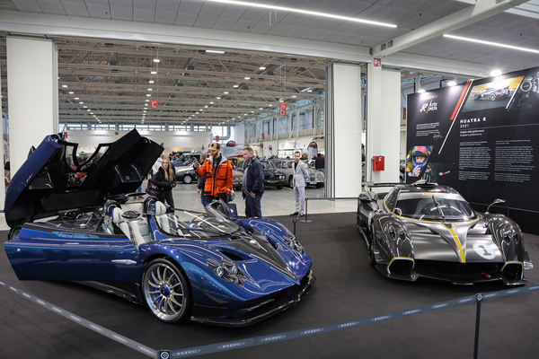 Pagani Zonda HP Barchetta (2017) - neben einem Pagani Huayra R von 2021 - 42. Auto e Moto d'Epoca 2025