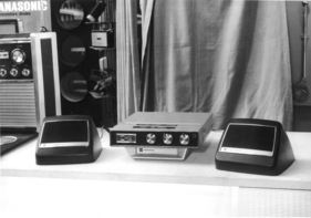 Panasonic-Tonbandgerät mit Stereo-Lautsprechern - Genfer Autosalon 1967