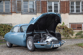 Panhard CD (1964) - die ganze Klappe öffnet sich und gibt Zugang zum Motor