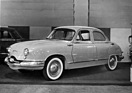 Panhard Dyna (1956) - ein Teil der Karosserie und des Unterbaus werden nun in Stahlblech gefertigt - Genfer Autosalon 1956
