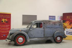 Panhard Dyna Fourgonnett (1951) - mit 28,5 PS aus 750 cm3 - im Eingangsbereich (Retro Classics Bavaria 2017 in Nürnberg)