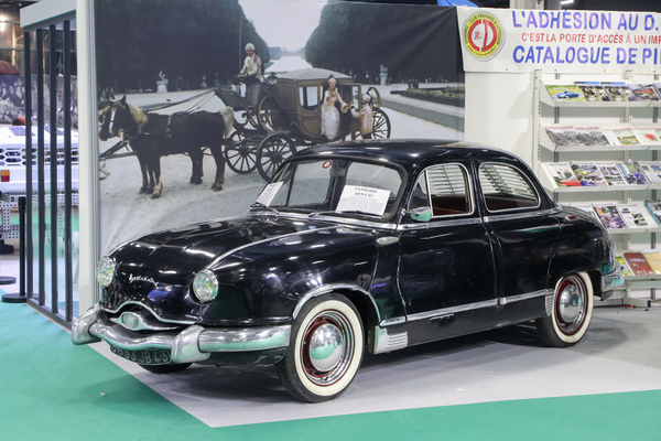 Bild Panhard Dyna Z1 (1955) - nicht restauriert, aber behutsam am Laufen gehalten, und auf Achse an die Messe gefahren - Rétromobile Paris 2024