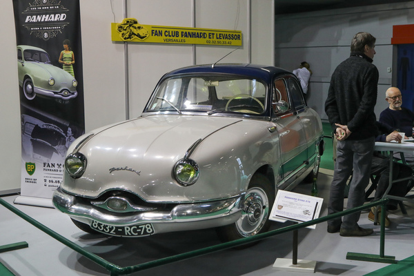 Panhard Dyna Z16 (1958) - Berline grand standing, gebaut 1958 bis 1960, 850 cm3, 45 PS, 135 km/h, 6,5 Liter pro 100 km - Rétromobile Paris 2024