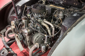 Panhard Dynavia (1948) - Blick in den Motorraum - Rétromobile Paris 2018