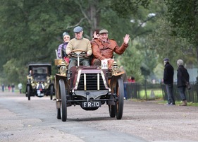 Panhard-Levassor Tonneau (1902) - at the Bonhams London to Brighton Veteran Car Run 2014