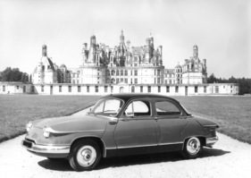 Panhard PL 17 (1960) - vor grosser Kulisse
