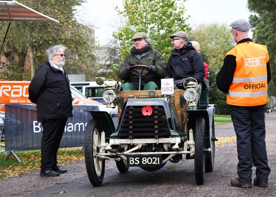 Bild Panhard et Levassor Tonneau (1901) - am Bonhams London to Brighton Veteran Car Run 2014