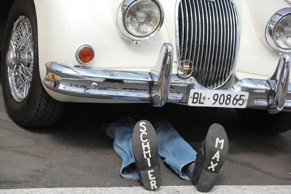 Panne? Nein, eher ein lustiges Gadget (die Beine) - 3. Youngtimer- und Classictreffen Pratteln am 15. Juli 2018