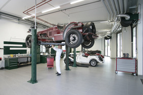 Pantheon Basel - Forum für Oldtimer - hier wird gearbeitet Pantheon Basel - Forum für Oldtimer - hier wird gearbeitet