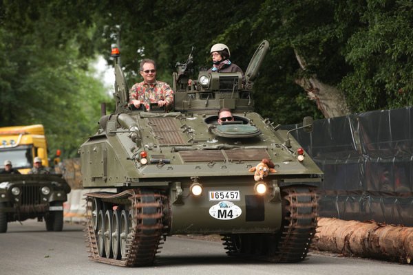 Panzer Spartan mit 4,2-Liter-Motor aus England - Militär-Corso am GP Brugger Schachen 2015