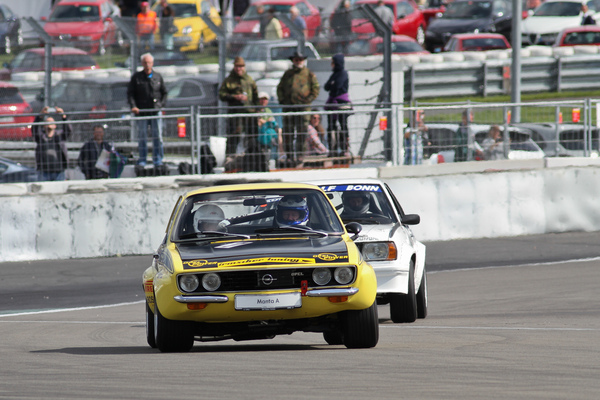 Bild: Parade der historischen Opel Fahrzeuge - AvD Oldtimer Grand Prix 2014