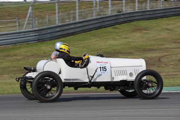 Bild: Parade der historischen Opel Fahrzeuge - AvD Oldtimer Grand Prix 2014