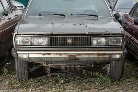 Park- oder Schrottplatz Kirchberg 2024 - Fiat 130 Coupé