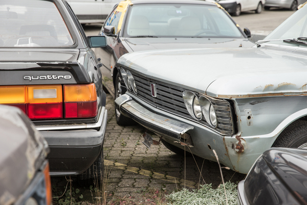 Park- oder Schrottplatz Kirchberg 2024 - Fiat 130 und Audi