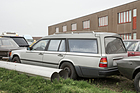 Park- oder Schrottplatz Kirchberg 2024 - Mercedes-Benz der Baureihe W124 als ehemaliger Leichenwagen?