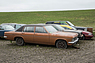 Park- oder Schrottplatz Kirchberg 2024 - Opel Diplomat mit Vinyldach (© Daniel Reinhard, 2024) Park- oder Schrottplatz Kirchberg 2024 - Opel Diplomat mit Vinyldach (© Daniel Reinhard, 2024)