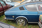Park- oder Schrottplatz Kirchberg 2024 - das Heck eines Audi 100 Coupés