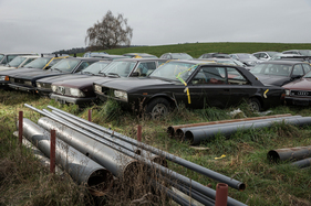 Park- oder Schrottplatz Kirchberg 2024 - gleich zwei Fiat 130 Coupés sind hier zu sehen