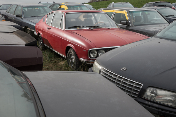 Park- oder Schrottplatz Kirchberg 2024 - noch ein Audi 100 Coupé