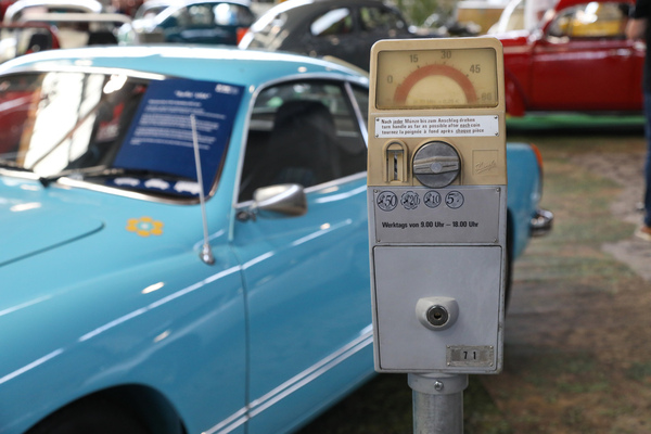 Parkuhr von damals - als Parken noch maximal 50 Pfennig kostete - Klassikwelt Bodensee 2024